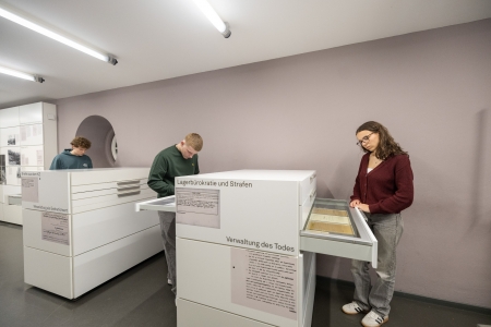 Lagerbürokratie im Konzentrationslager (Foto ©Kreismuseum Wewelsburg, Oliver Krato)